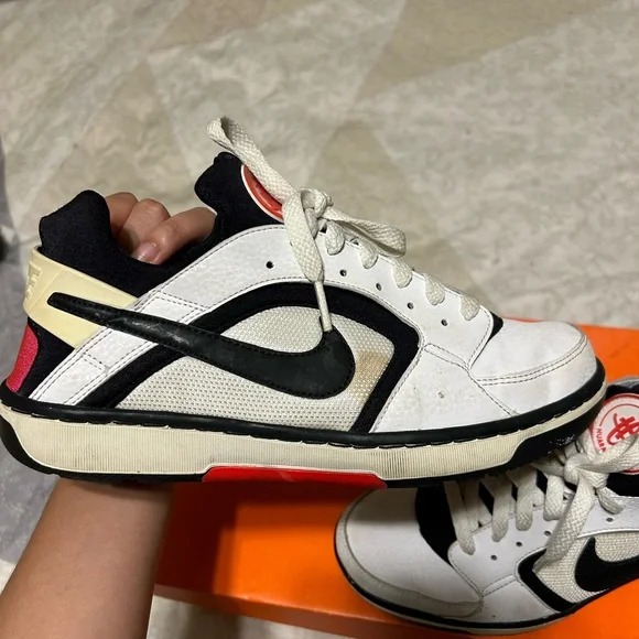 Nike Women’s Hurache Dance Low🖤🤍❤️ - Picture 3 of 14